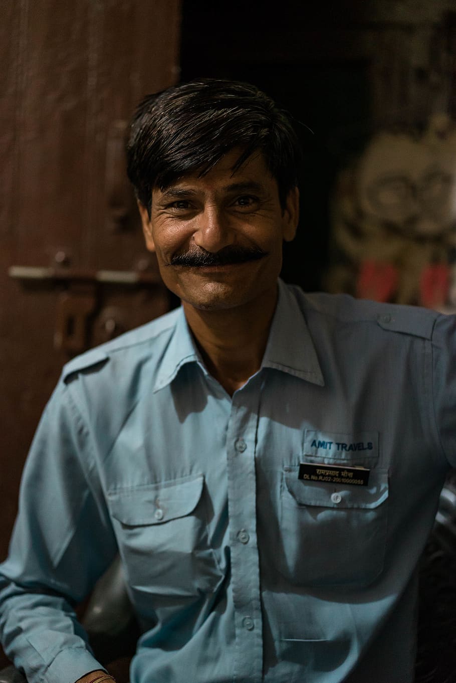 person, human, worker, face, driver, india, blue, shadows, tan HD wallpaper