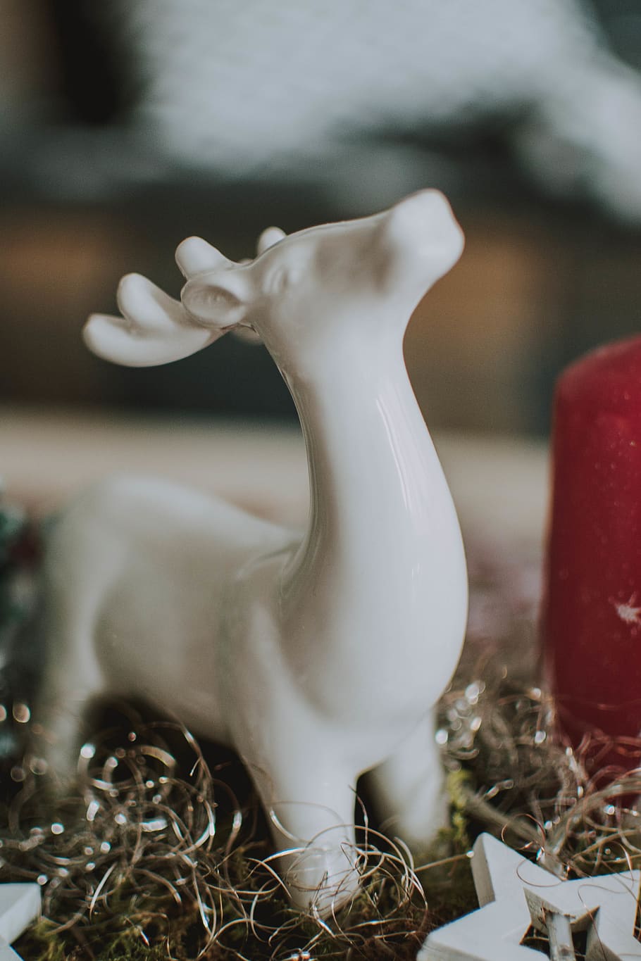 white ceramic deer figurine, close-up, no people, focus on foreground HD wallpaper