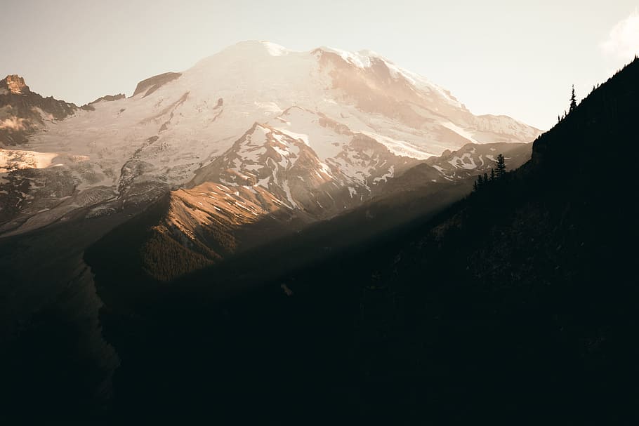 sun rays through the mountains and alps, peak, sunlight, glow HD wallpaper