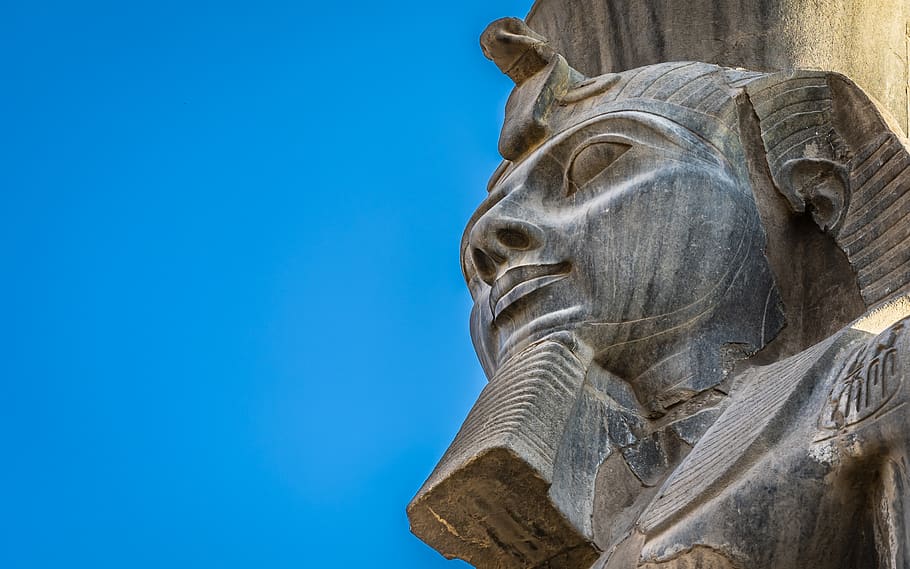 man statue under blue sky, art, sculpture, ornament, architecture HD wallpaper