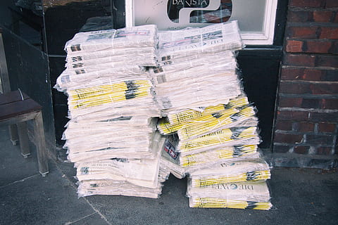 Stack of newspaper on street, advertisement, articles, background HD wallpaper