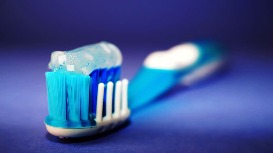 Closeup and Selective Focus Photography of Toothbrush With Toothpaste, HD wallpaper