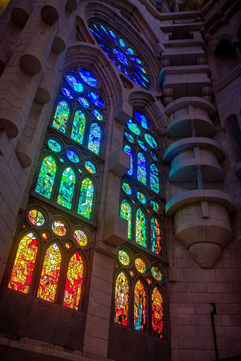 HD wallpaper: stained glass, art, españa, barcelona, sagrada familia, light  | Wallpaper Flare