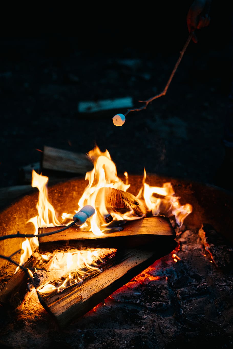 marshmallow, burning, fire, heat - temperature, flame, fire - natural phenomenon HD wallpaper