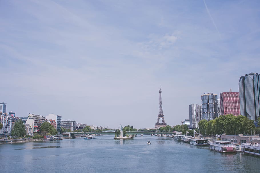 bridge near Eiffel Tower, building, water, architecture, urban HD wallpaper