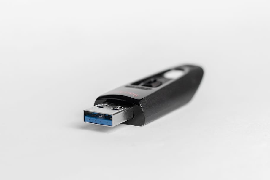 black thumb drive, white background, studio shot, single object HD wallpaper