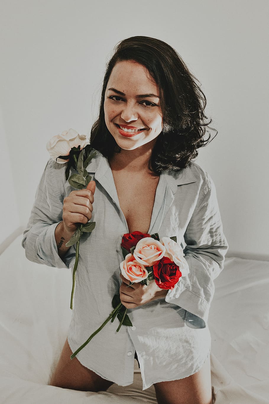 Woman Holding Red and White Petaled Flowers, beautiful, bed, brunette HD wallpaper