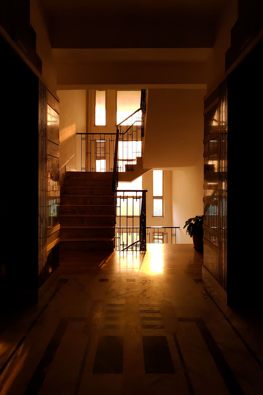 Interior Design Of A Building, architecture, backlit, city, dark, HD wallpaper