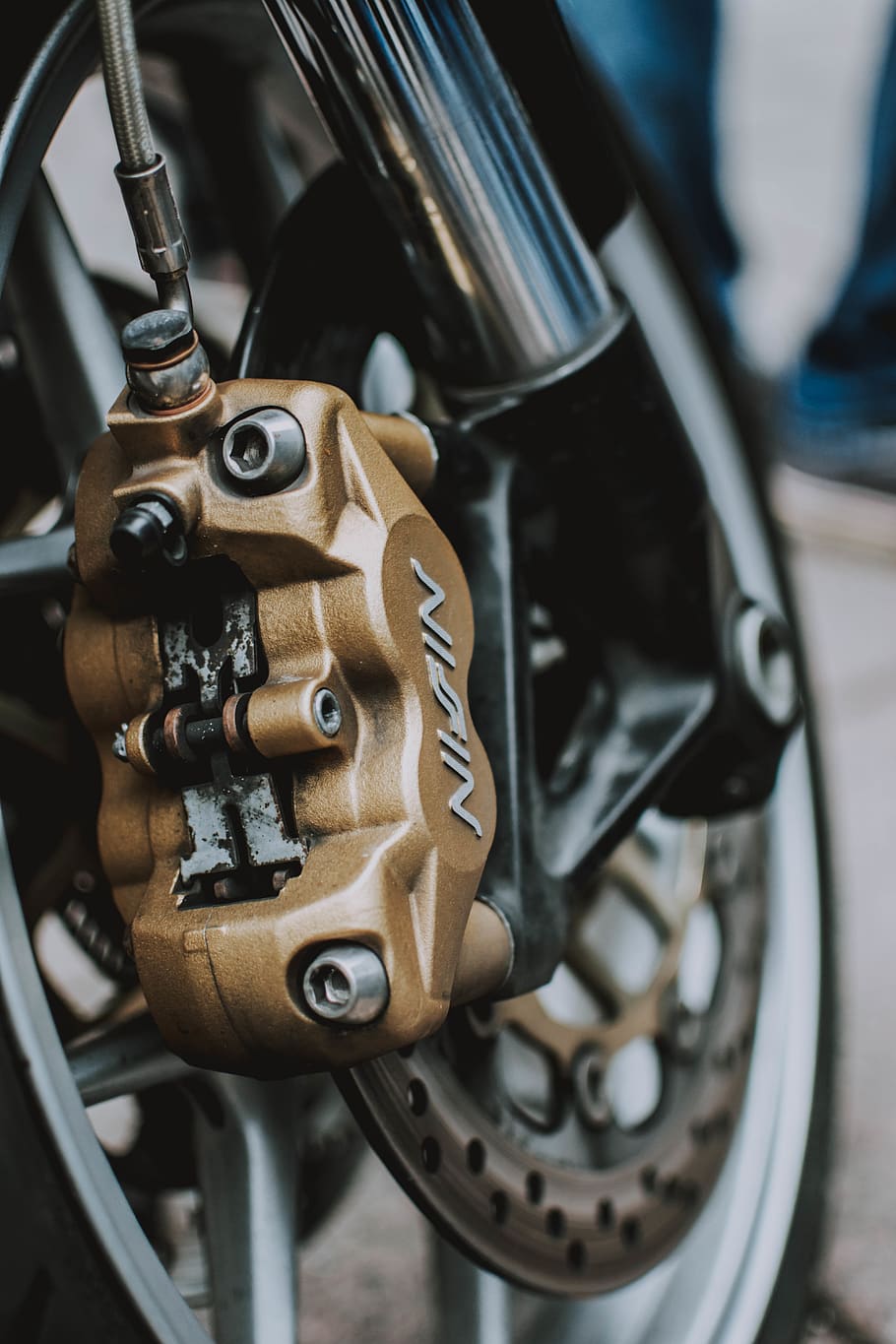 brown motorcycle disc brake, city vibe, detail, motor bike, motorcicle HD wallpaper