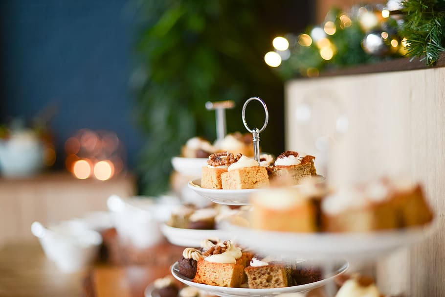 Baked Cakes on Top of Cake Stands, blur, bread, christmas, close-up HD wallpaper