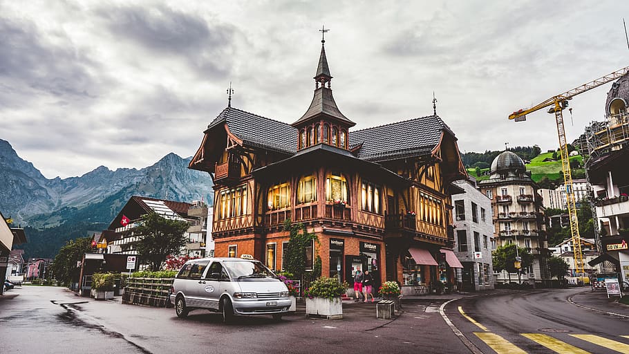 Silver Vehicle Parked Near the House, architecture, buildings HD wallpaper