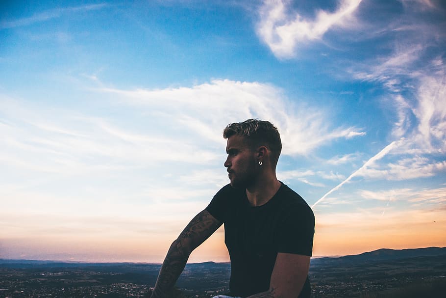 Man Sitting Under the Blue Skies, clouds, daylight, earing, facial expression HD wallpaper