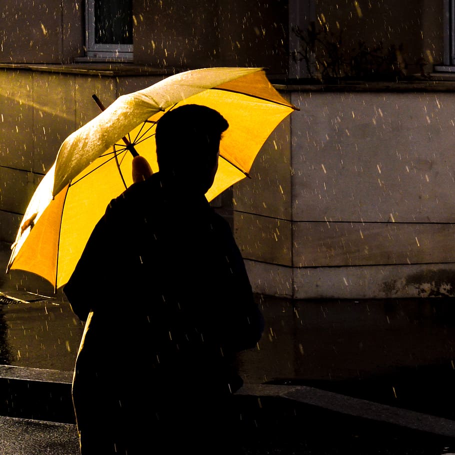 parapluie, silhouette, ombre et lumière, wet, rain, real people, HD wallpaper