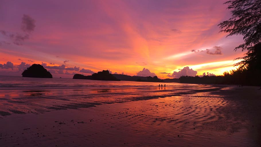 three person near seashore during golden hour, beach, cloud, sunrise HD wallpaper
