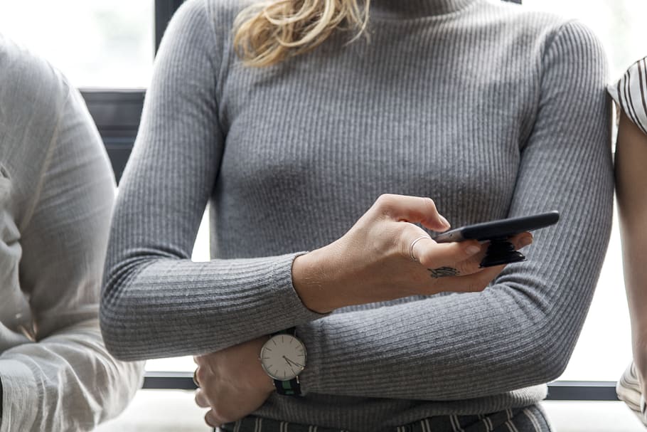 Woman Holding Her Waist and Touching Her Phone, cellphone, chatting HD wallpaper