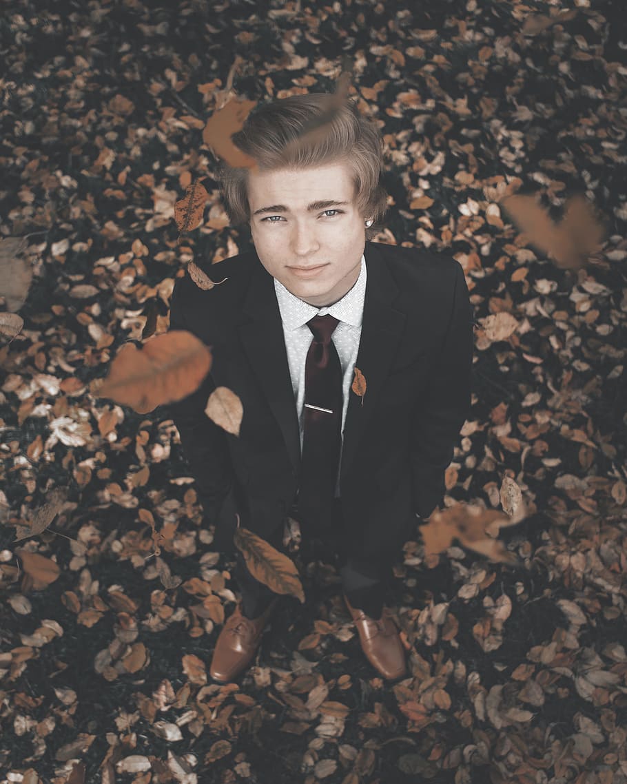 smiling man wearing black and white two-piece suit, modern, leaf HD wallpaper