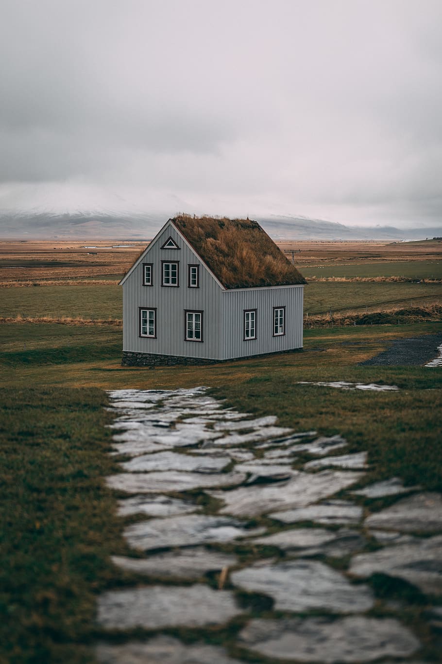 House At Green Field, cobblestone, path, built structure, architecture HD wallpaper