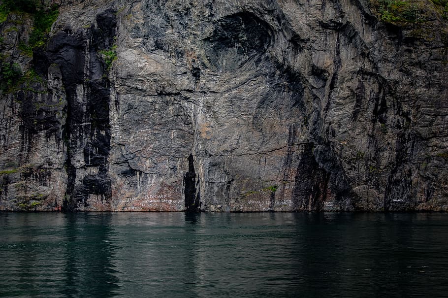 water, tranquility, beauty in nature, rock formation, waterfront HD wallpaper
