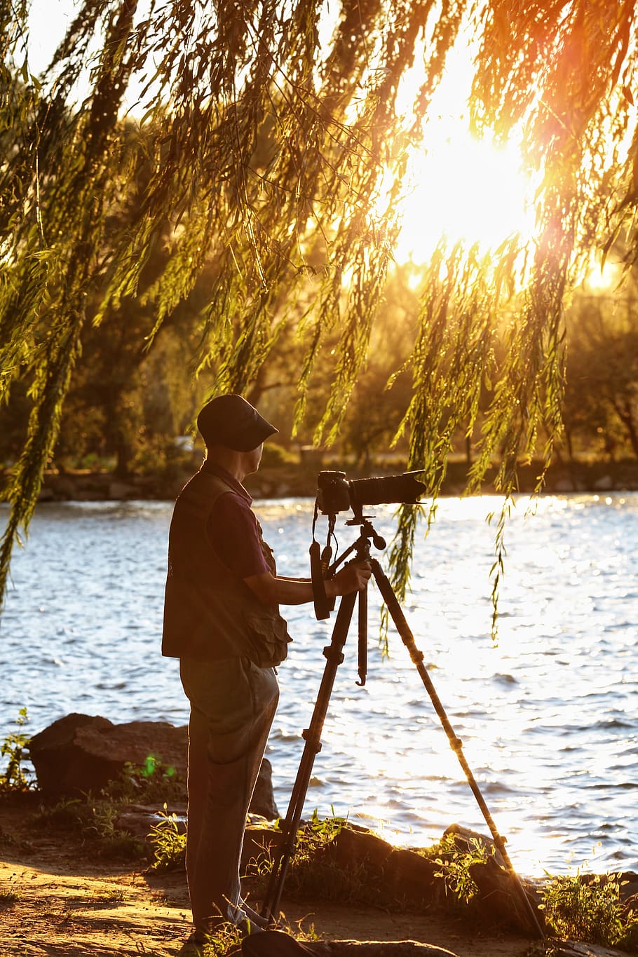 man standing beside DSLR camera with stand near body of water during sunset, HD wallpaper