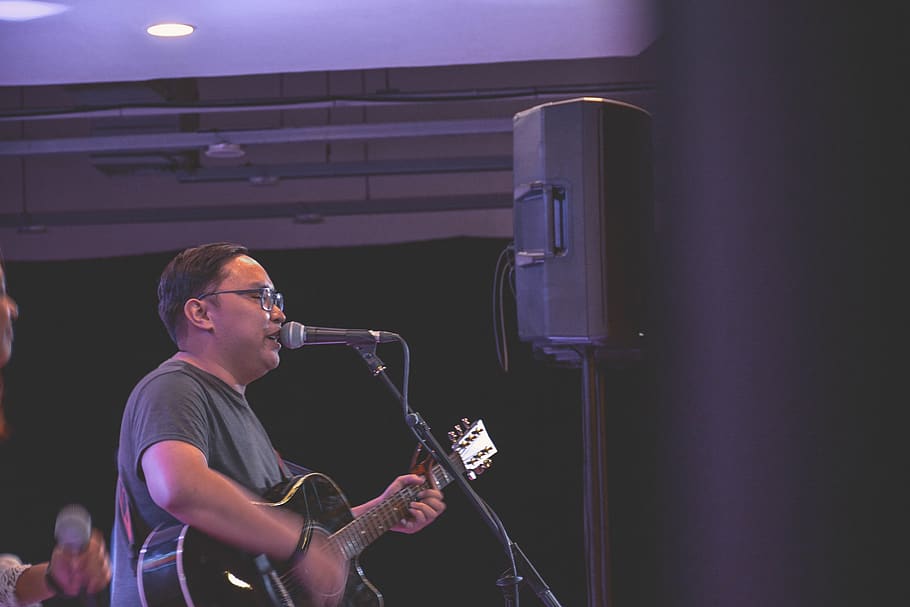 singing man on stage, person, human, guitar, leisure activities HD wallpaper