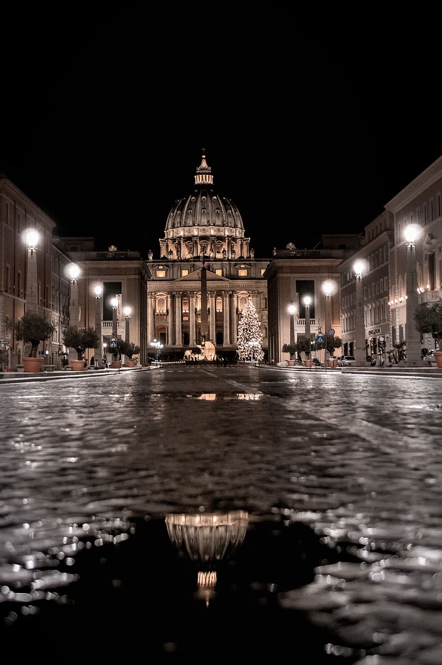 Premium Photo | Saint peter square in vatican, in rome of italy. late in  the evening
