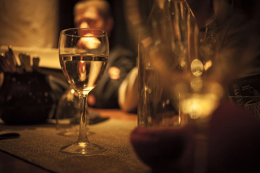 restaurant, wine, glass, table, dinner, bokeh, cup, cafe, refreshment, HD wallpaper