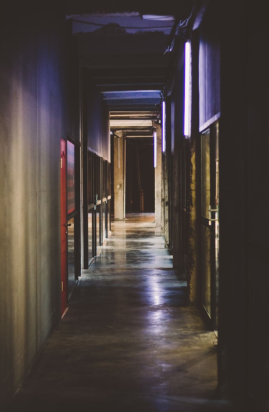 empty corridor between doors, architecture, arcade, the way forward HD wallpaper
