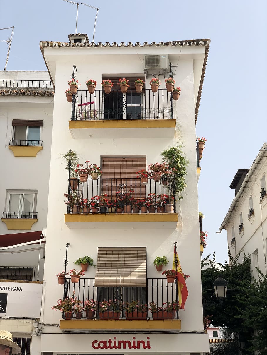 4-storey White Concrete Building, architecture, balconies, town HD wallpaper