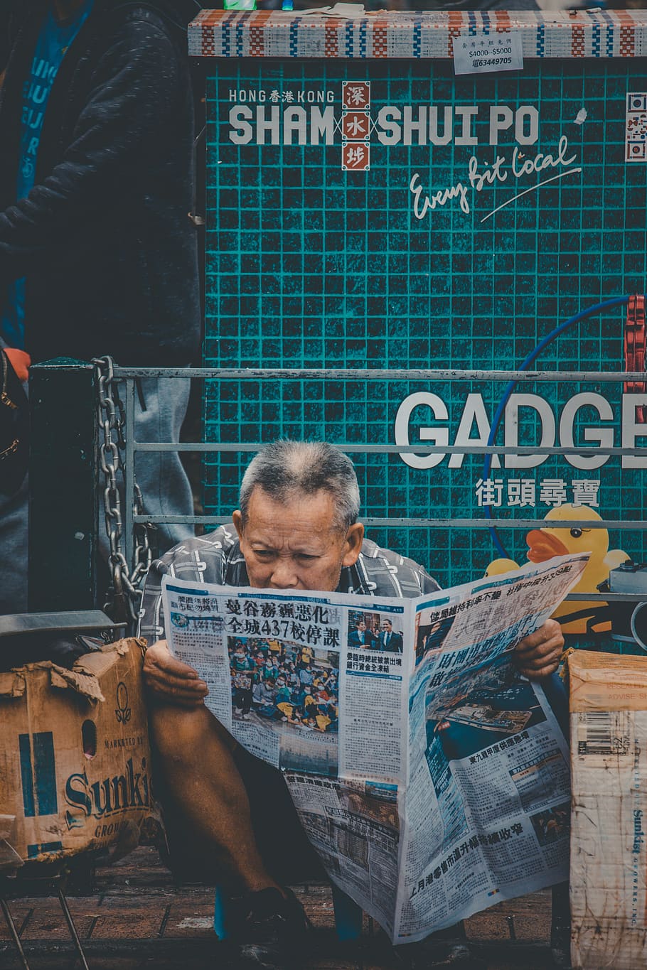 man reading newspaper, men, one person, real people, males, text HD wallpaper