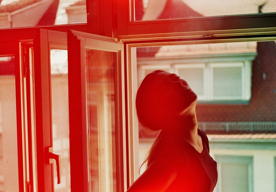 woman facing sideways, portrait, smile, window, dom, zeiss, hipster HD wallpaper