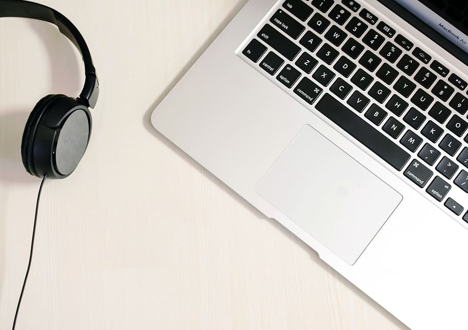 table, desk, office, mac, apple, headset, minimal, macair, computer HD wallpaper