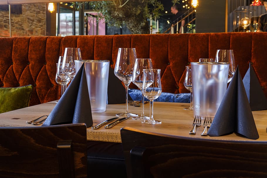 restaurant, gastronomy, table, cover, glasses, napkins, alcohol HD wallpaper