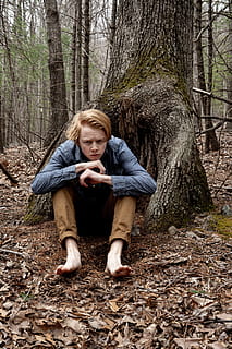 man sitting beside tree, ground, plant, tree trunk, human, person HD wallpaper