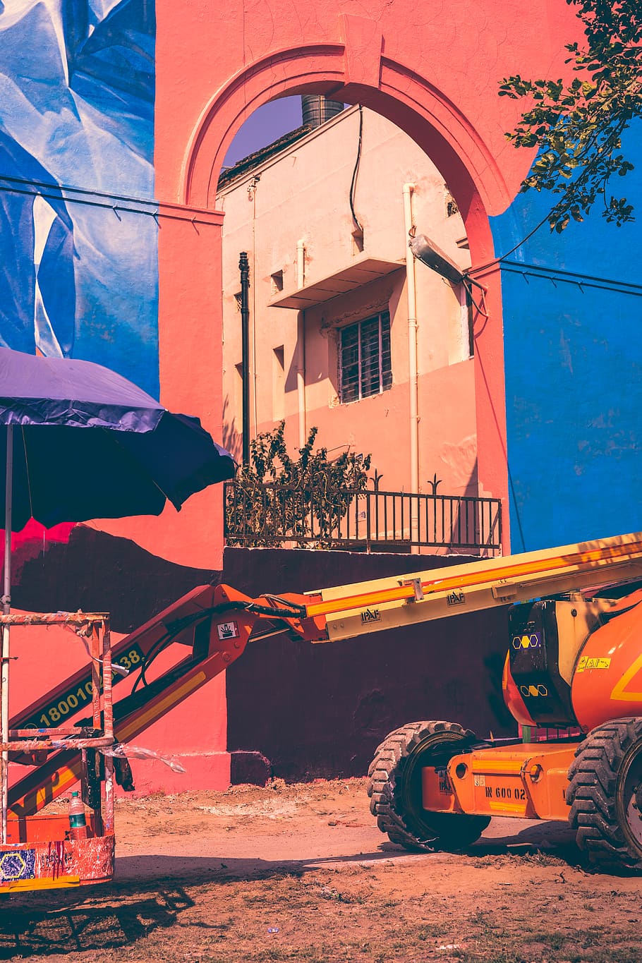 machine, wheel, mural, art, shadows, flat, colors, colours HD wallpaper
