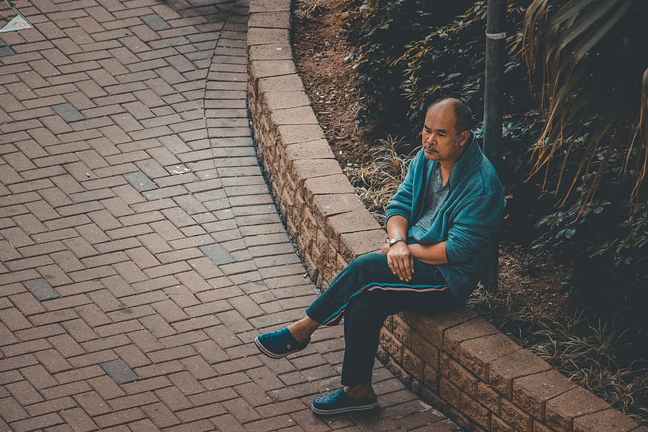 man sitting on concrete edge, clothing, apparel, person, human HD wallpaper