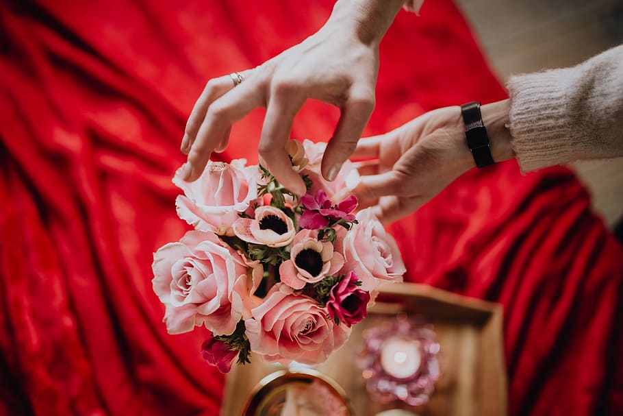 Romantic Valentine’s Day bouquets, flowers, roses, love, romance HD wallpaper
