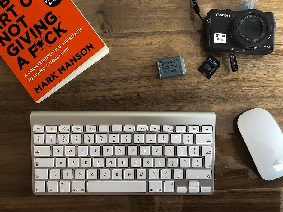 creative workspace, camera, mac, book, photography, table, technology HD wallpaper