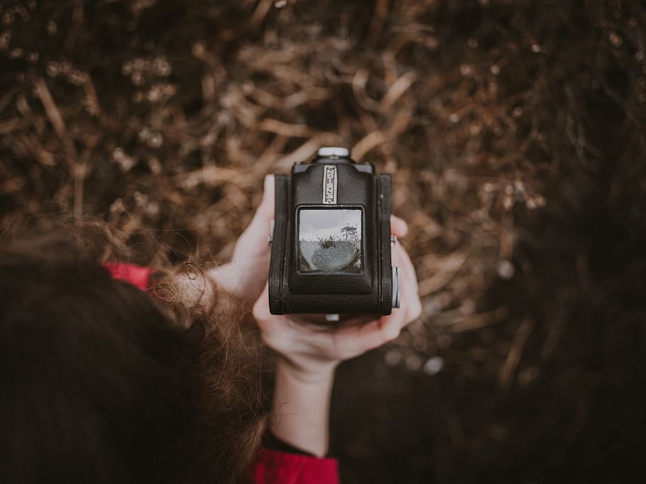 person holding camera, electronics, human, wristwatch, photo HD wallpaper