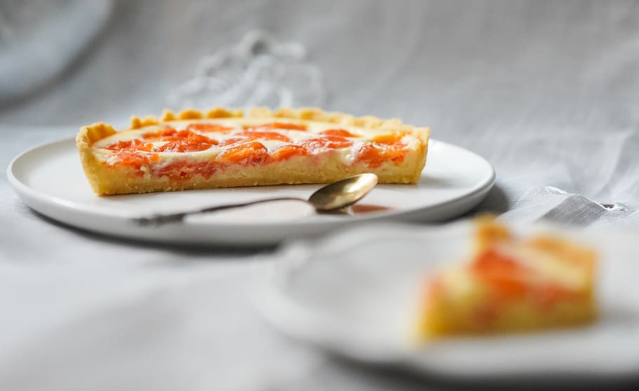Sliced Pie in Plate, cake, cheese, delicious, epicure, homemade HD wallpaper