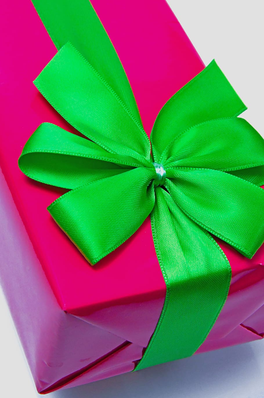 pink, packaging, box, wrapping, green bow, design, background HD wallpaper