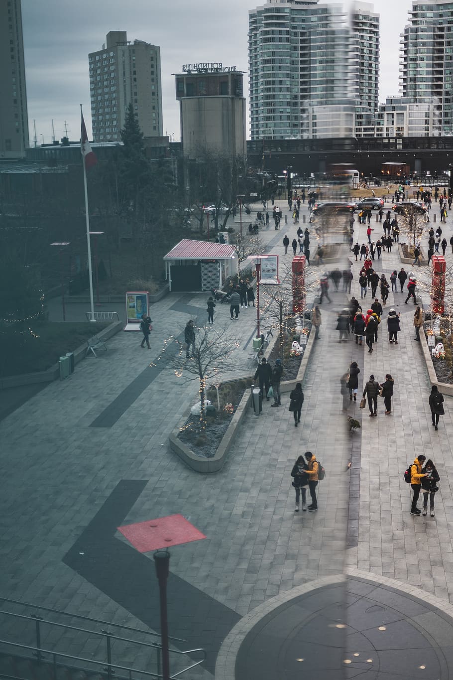 people walking outside during daytime, city, architecture, built structure HD wallpaper
