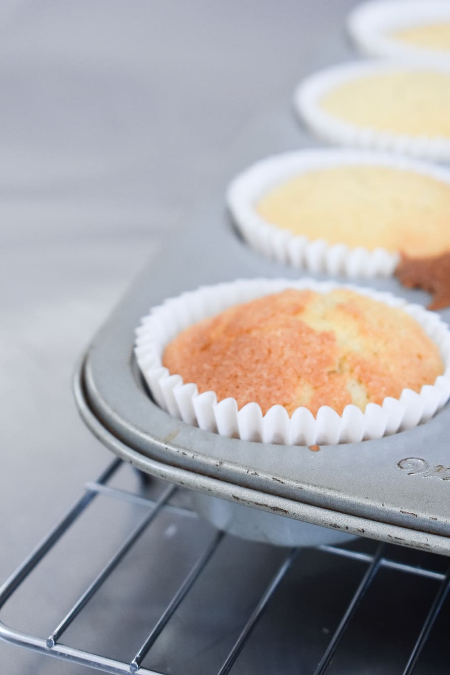 cupcake, baking, muffin, muffin tin, birthday cake, baker, sweet food HD wallpaper