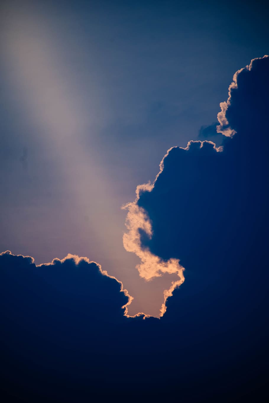 sun rays through clouds, cloud - sky, beauty in nature, scenics - nature HD wallpaper