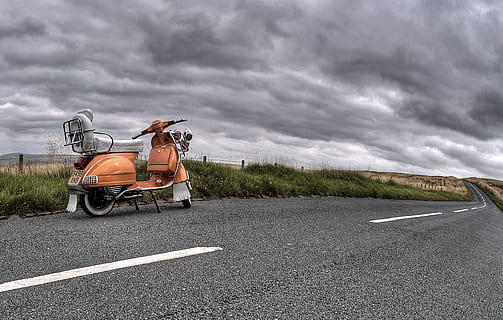 Photography of Classic Motorcycle on Road, asphalt, clouds, cloudy HD wallpaper