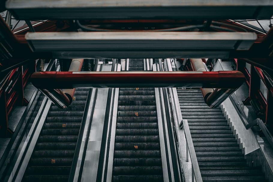 empty escalator, architecture, indoors, staircase, steps and staircases HD wallpaper