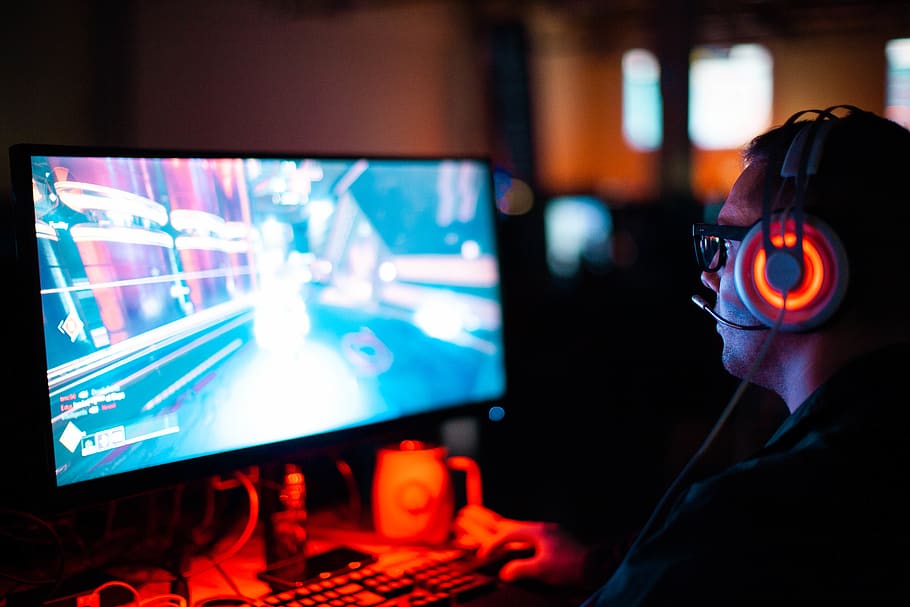 person using computer playing FPS game, gaming, gamer, dallas, HD wallpaper