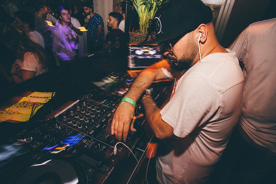 DJ playing music, night, sound mixer, group of people, audio equipment HD wallpaper