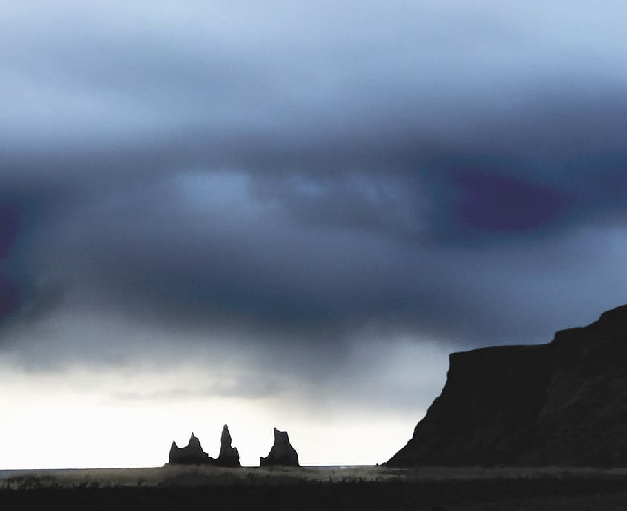 iceland, reynisdrangar, stormy, clouds, adventure, vík, roam HD wallpaper