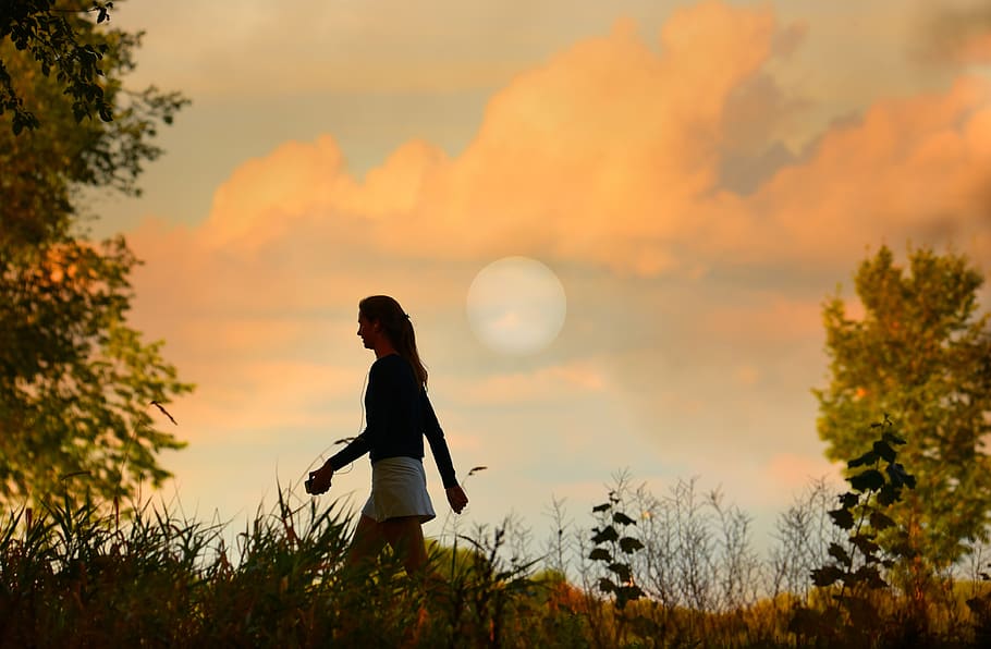 woman, person, walking, silhouette, clouds, moon, romantic, HD wallpaper