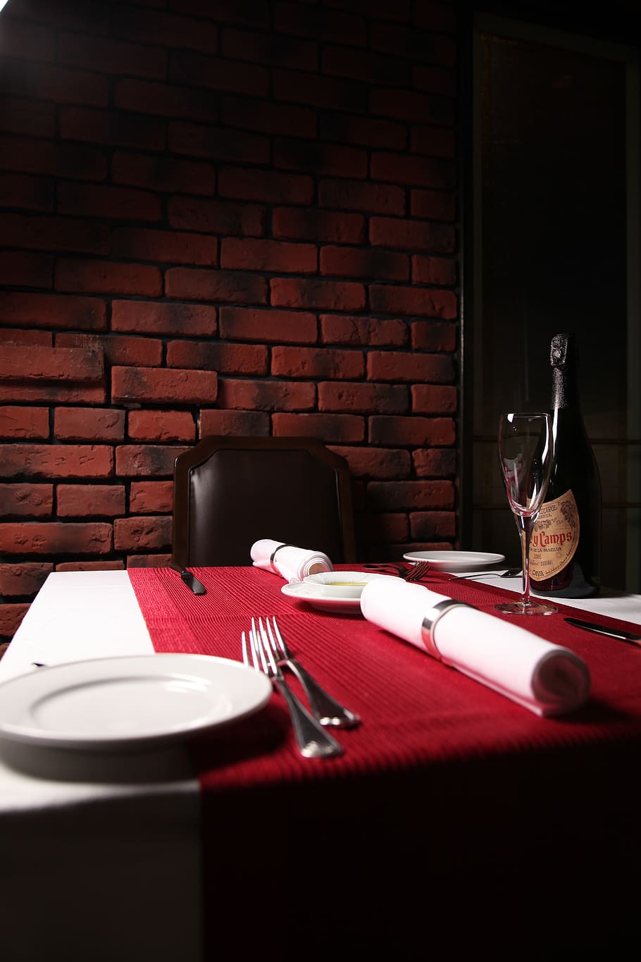 White Ceramic Plates , cutlery, forks, tableware, indoors, wineglass HD wallpaper